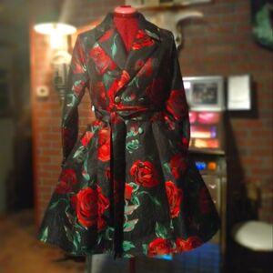 Venus Women's coat, size 4. 🌹 print.